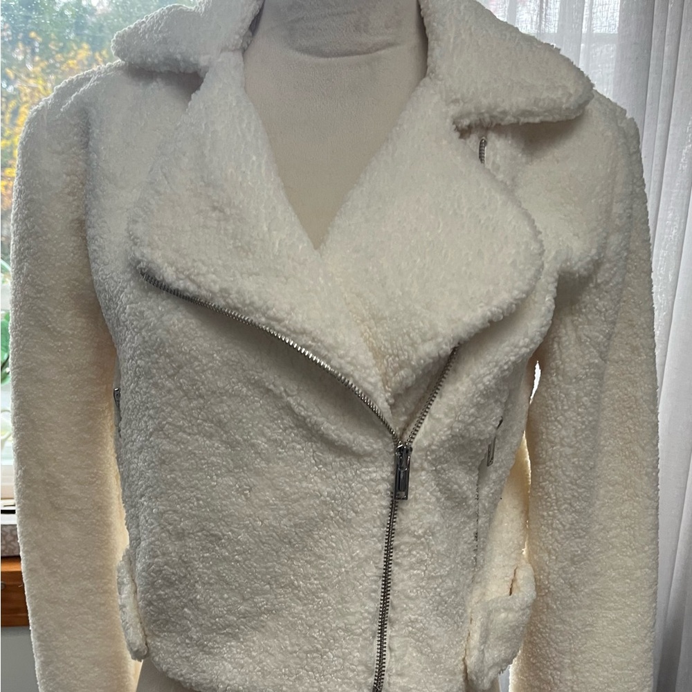 🌸🌼🌺Brand New Cream Colored Sherpa Moto Jacket size S Super Cute!!!!🌻🌺🌷